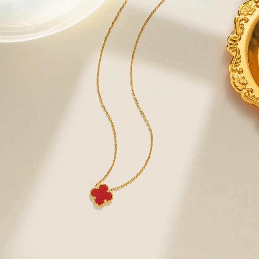 Red clover necklace - Picture 3 of 3